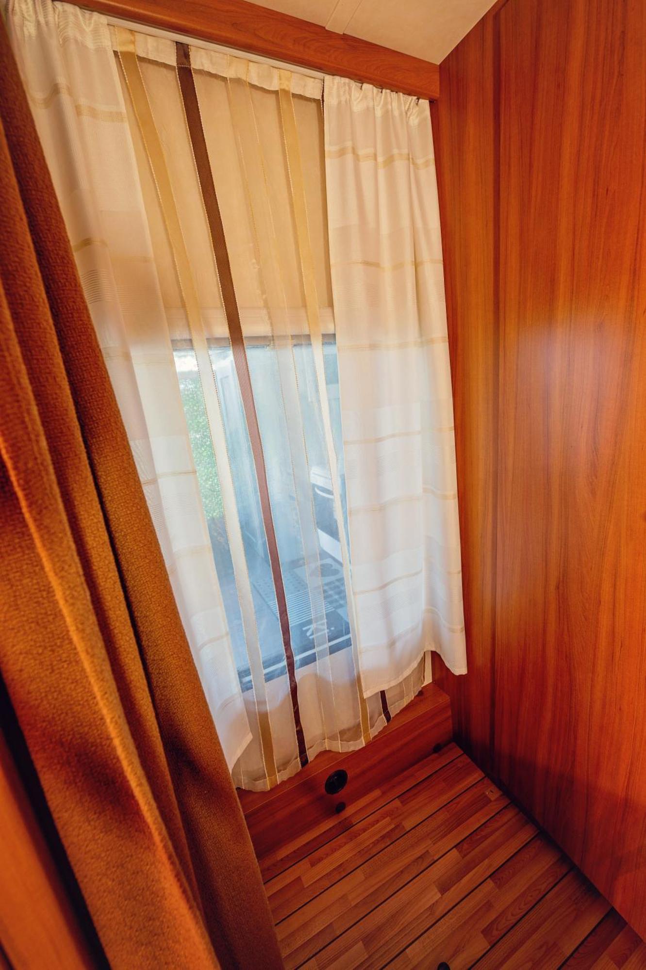 Hotel Каравани Avi Iris Фичоза Warna Exterior foto